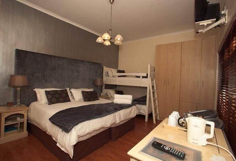 פנסיון Leeuwenzee Guesthouse