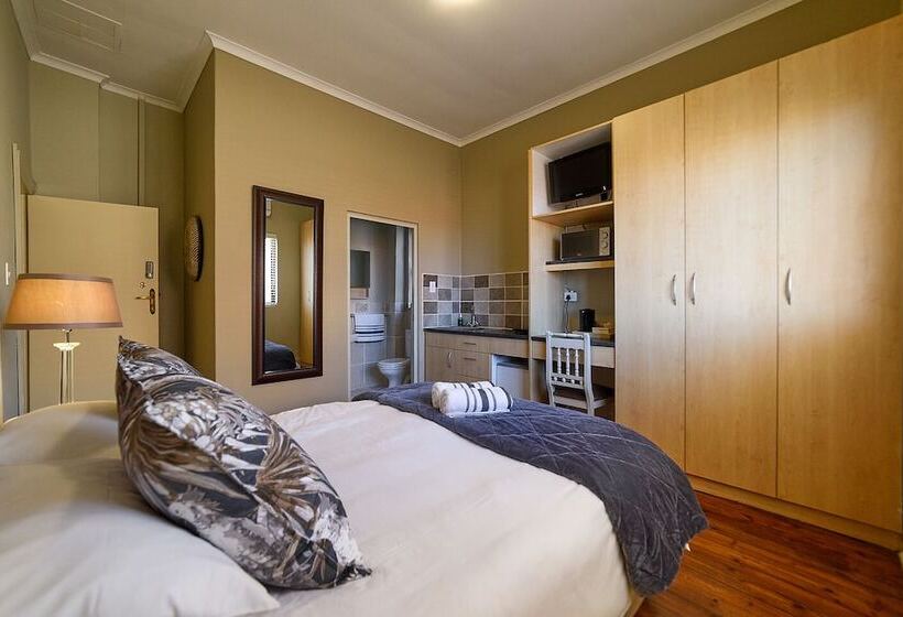 פנסיון Leeuwenzee Guesthouse