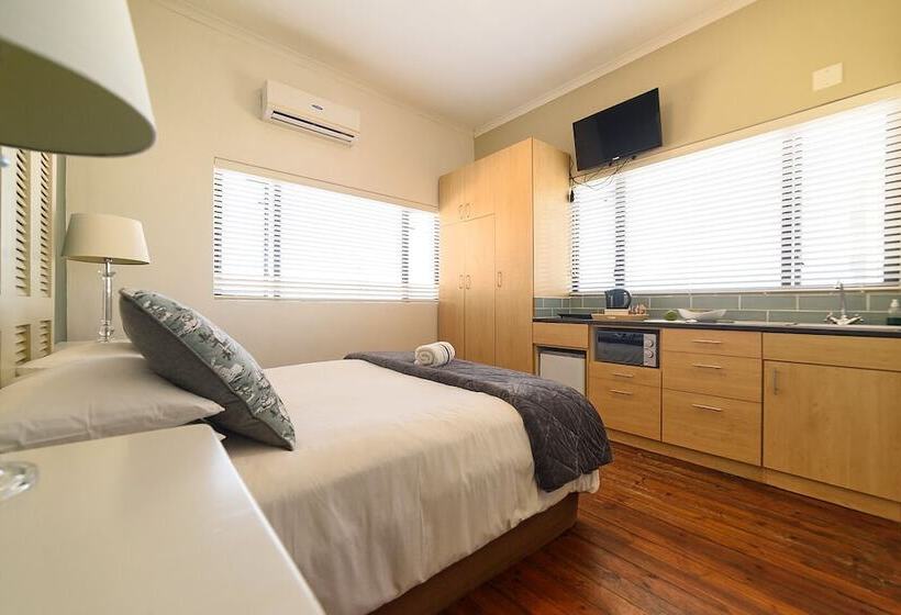 פנסיון Leeuwenzee Guesthouse