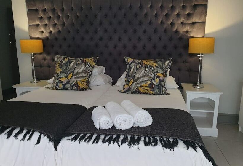 פנסיון Leeuwenzee Guesthouse