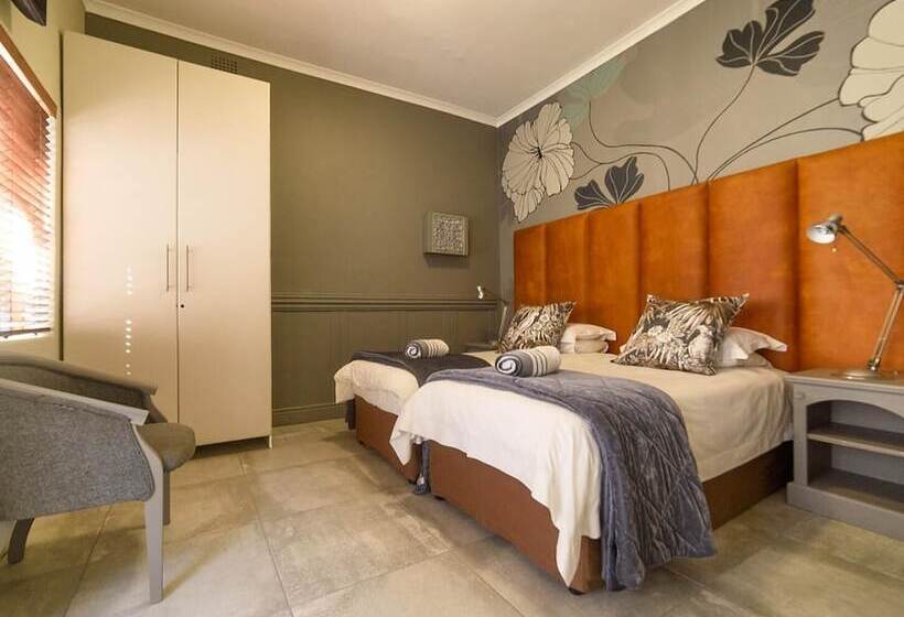 פנסיון Leeuwenzee Guesthouse