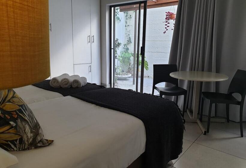 פנסיון Leeuwenzee Guesthouse