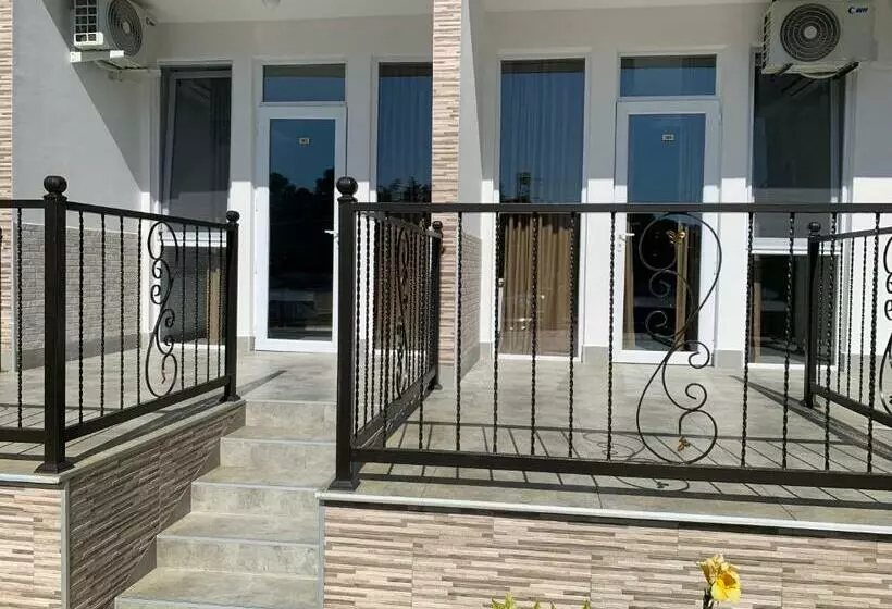تختخواب و صبحانه Kard House
