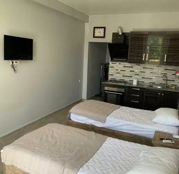 تختخواب و صبحانه Kard House