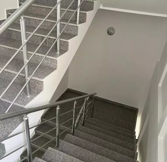 تختخواب و صبحانه Kard House