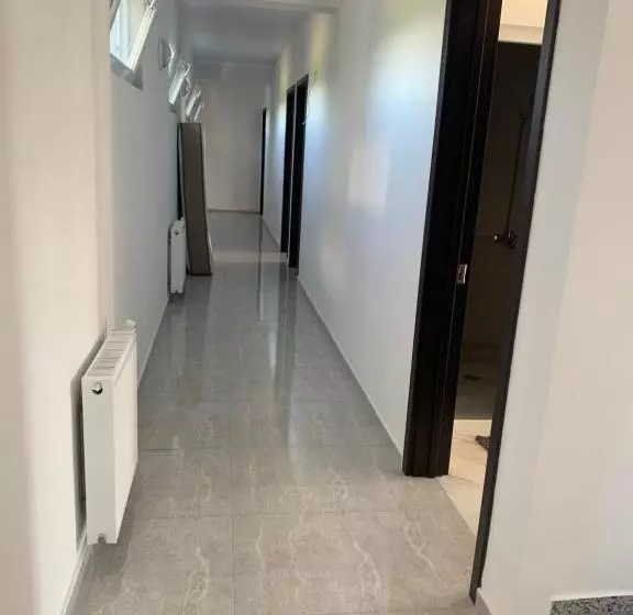 تختخواب و صبحانه Kard House