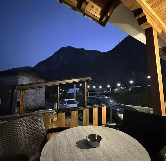 ペンション Guest House Shtëpiza Theth