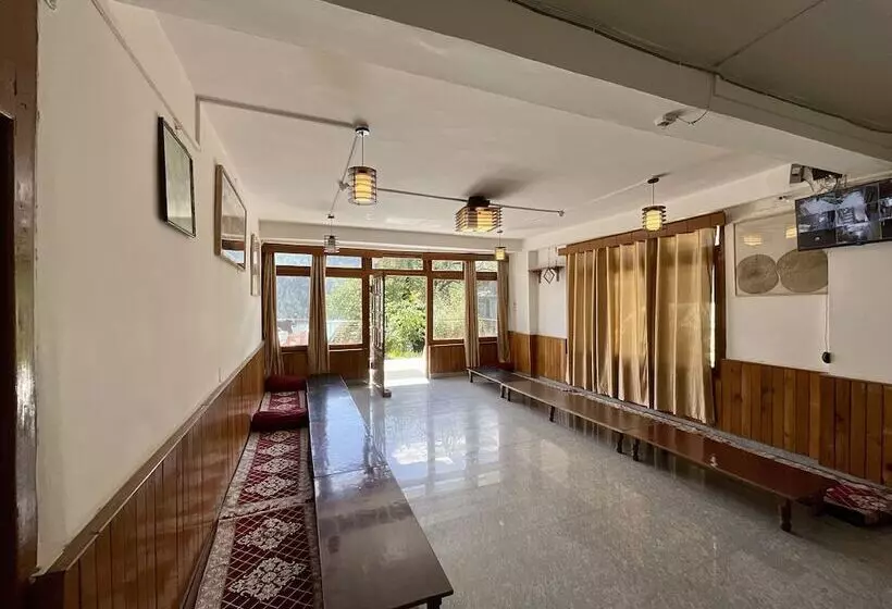 ユースホステル Vashishth X One Light Stays