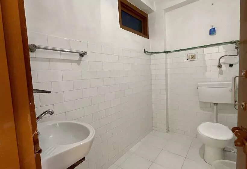 ユースホステル Vashishth X One Light Stays