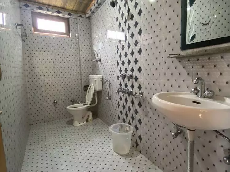 ユースホステル Vashishth X One Light Stays