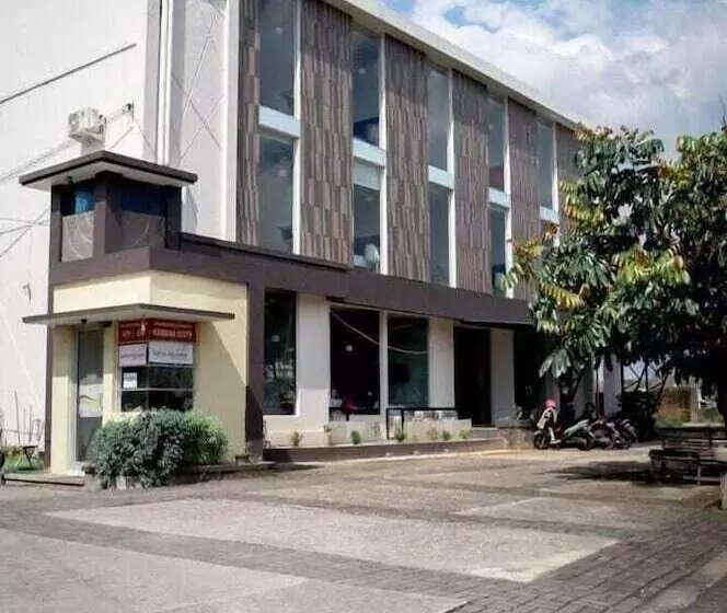 Hotelli Cendana Coliving Solo Baru