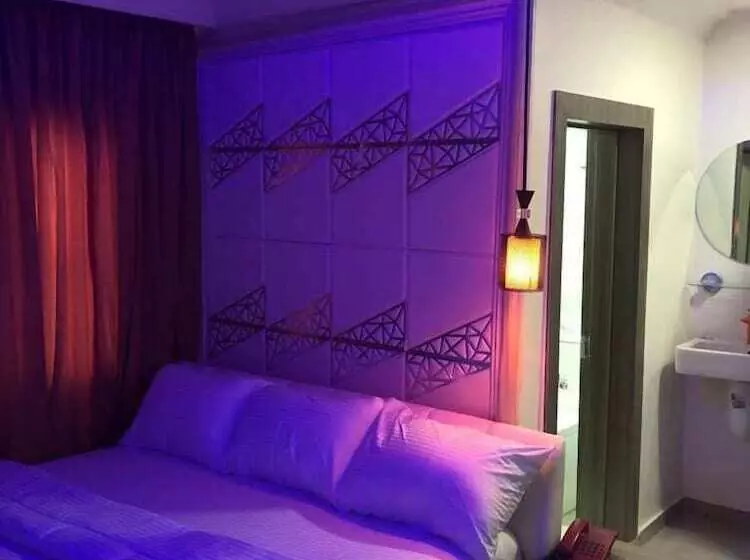 هتل Hamptons