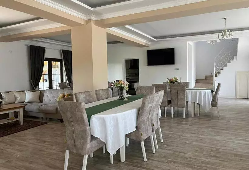 Majatalo Casa Elena Baile Felix