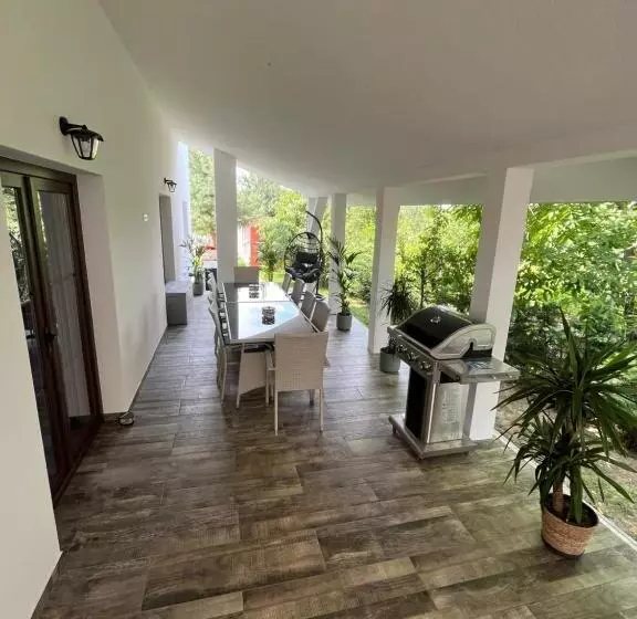 Majatalo Casa Elena Baile Felix