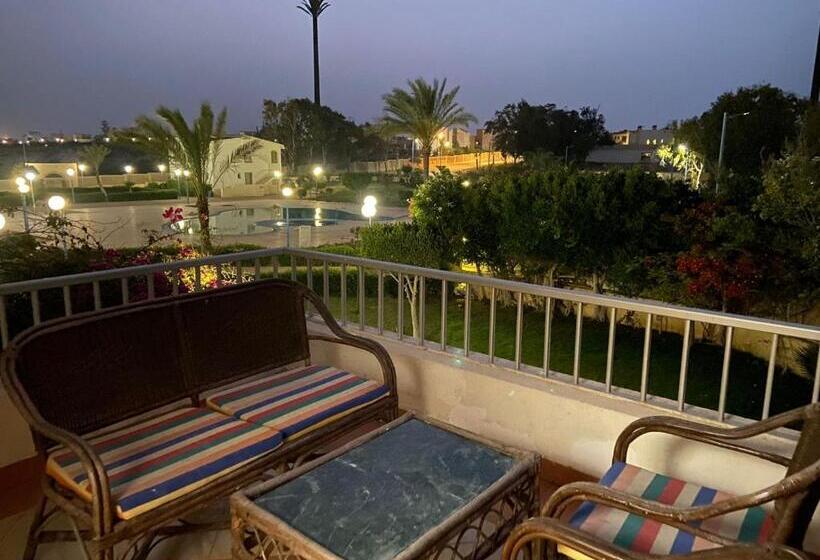 فندق جراند كليوباترا الساحل الشمالى المنتزه ك80