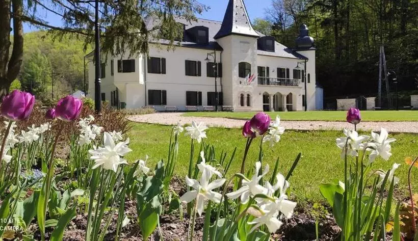 Hotelli újhuta Kastélyszálló