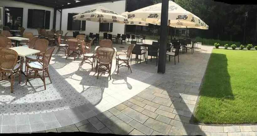 Hotelli újhuta Kastélyszálló