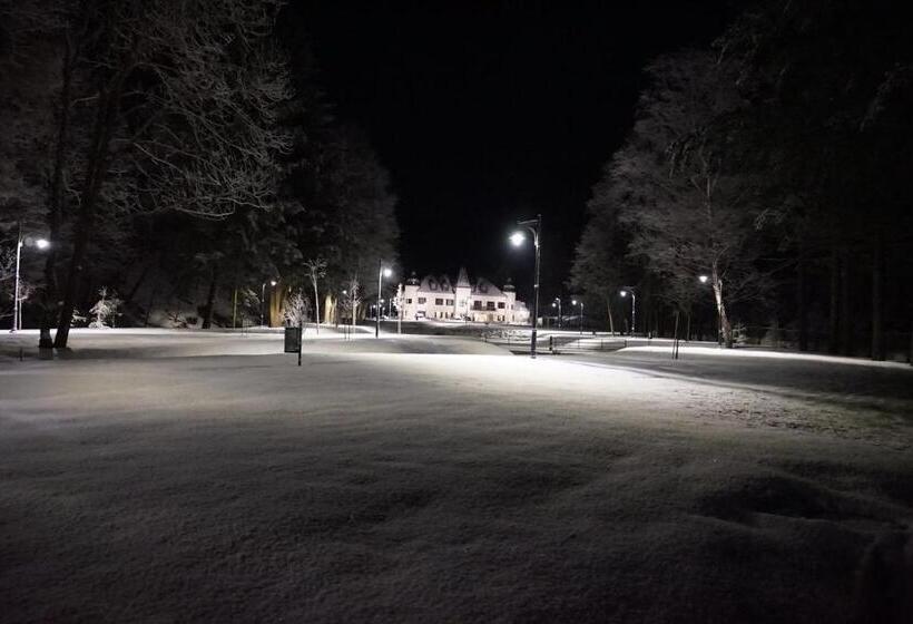 בית מלון כפרי újhuta Kastélyszálló