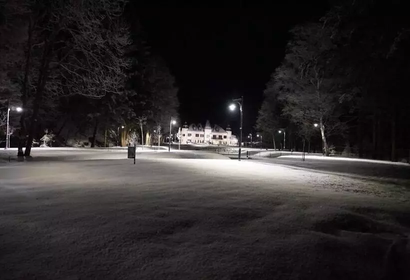 Hotelli újhuta Kastélyszálló