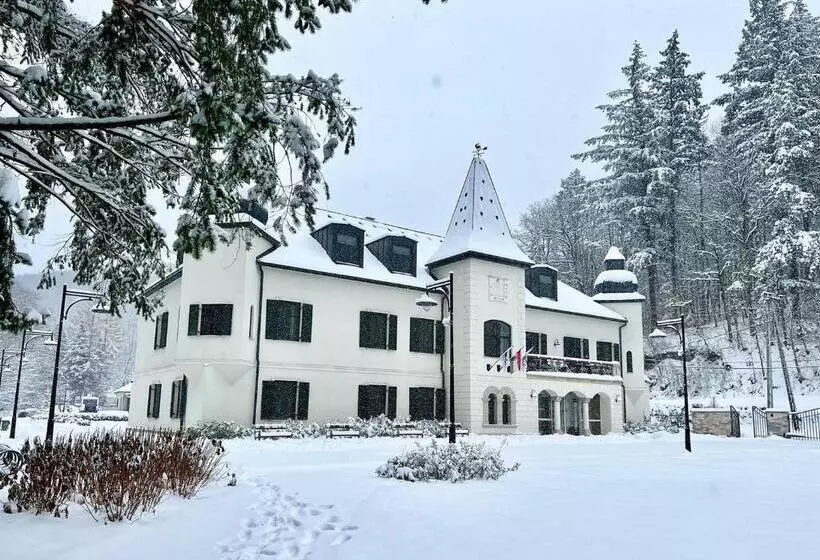 Hotelli újhuta Kastélyszálló