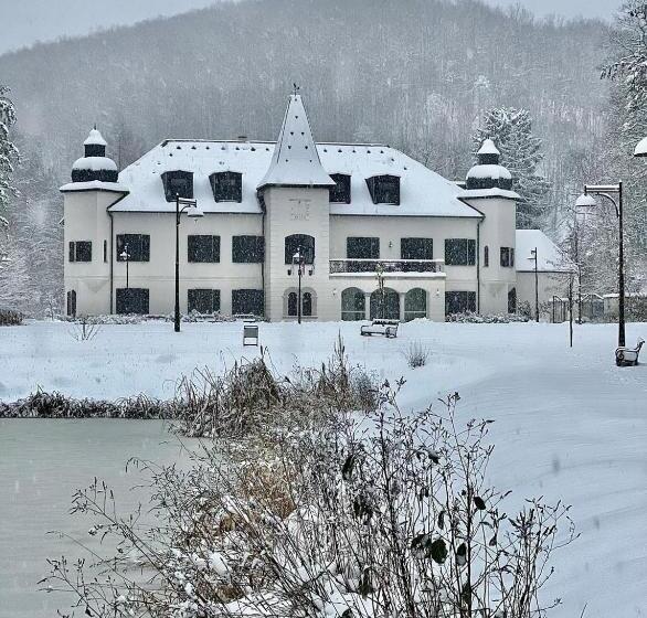 בית מלון כפרי újhuta Kastélyszálló