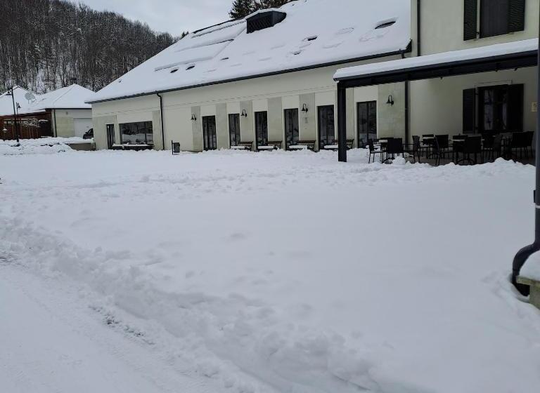 בית מלון כפרי újhuta Kastélyszálló