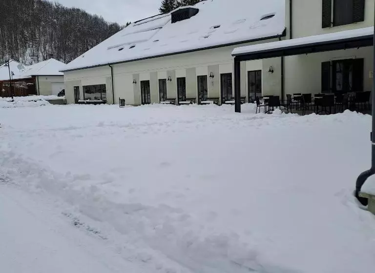 Hotelli újhuta Kastélyszálló