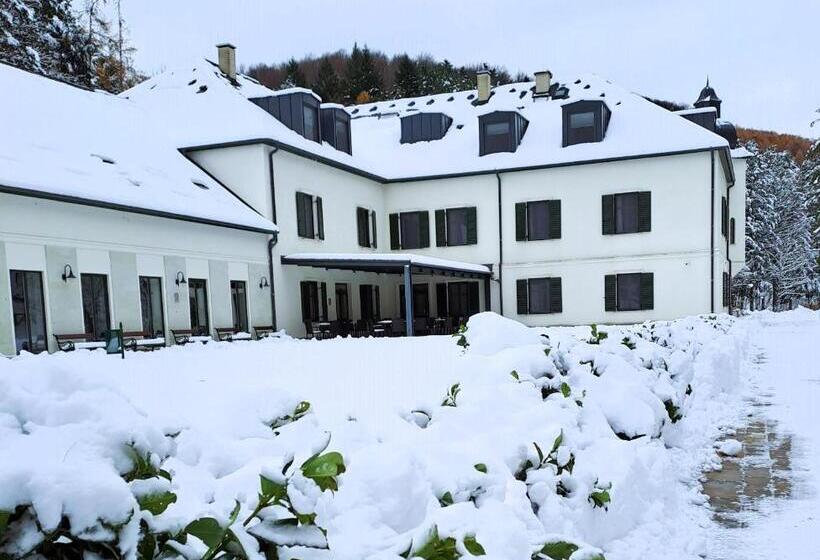 בית מלון כפרי újhuta Kastélyszálló