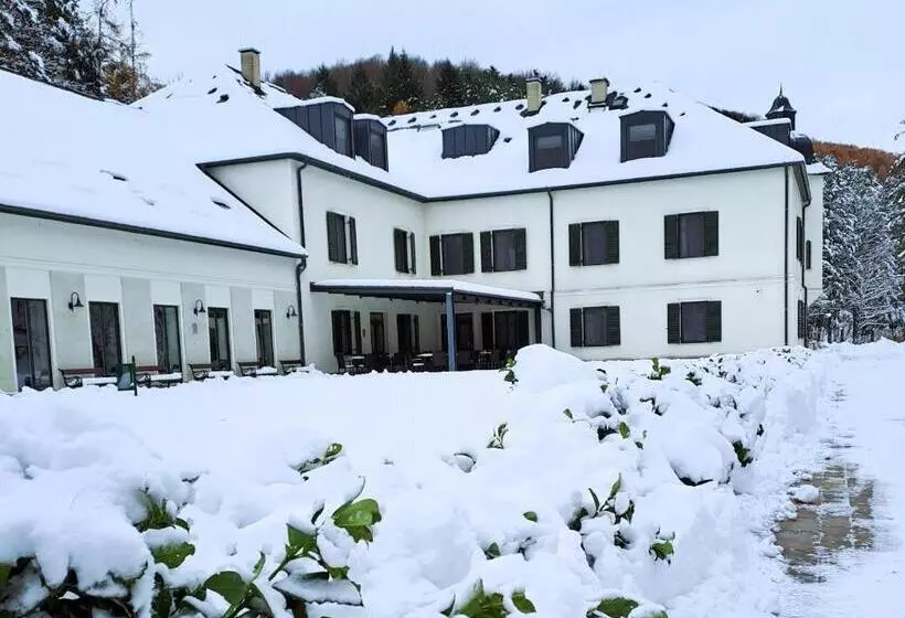 Hotelli újhuta Kastélyszálló