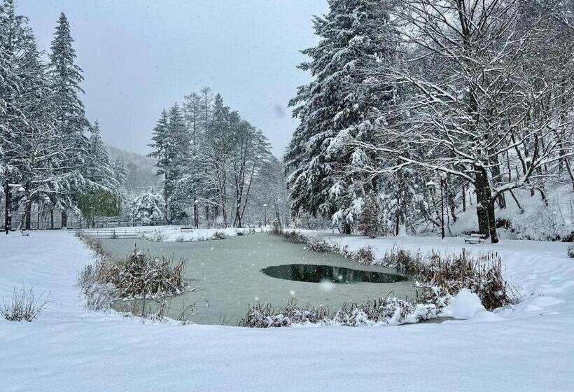 בית מלון כפרי újhuta Kastélyszálló