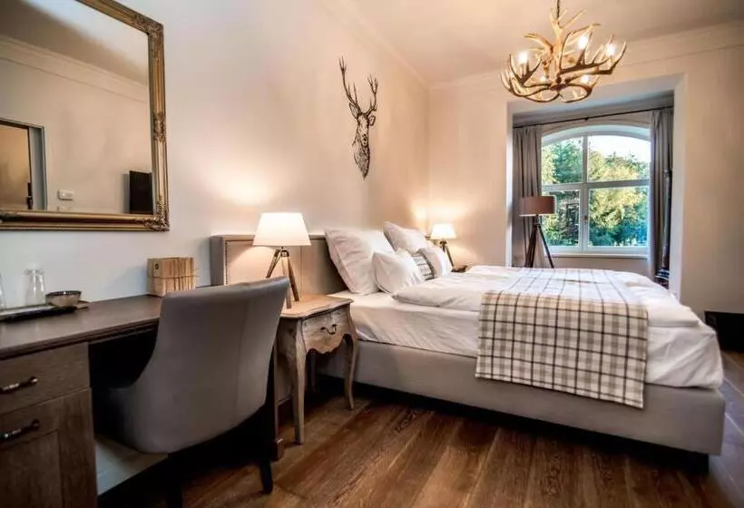 Hotelli újhuta Kastélyszálló