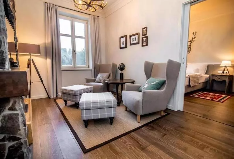 Hotelli újhuta Kastélyszálló