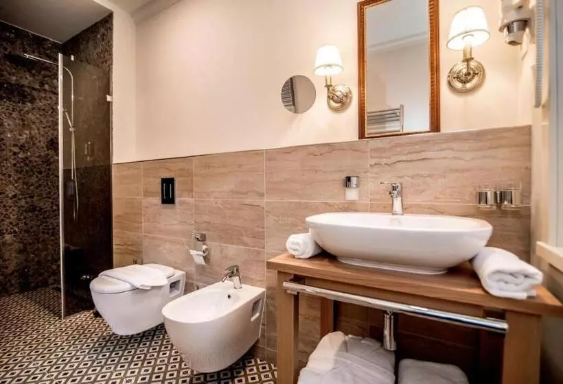 Hotelli újhuta Kastélyszálló