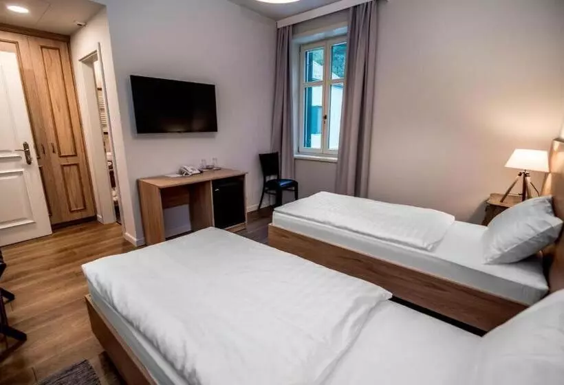 Hotelli újhuta Kastélyszálló