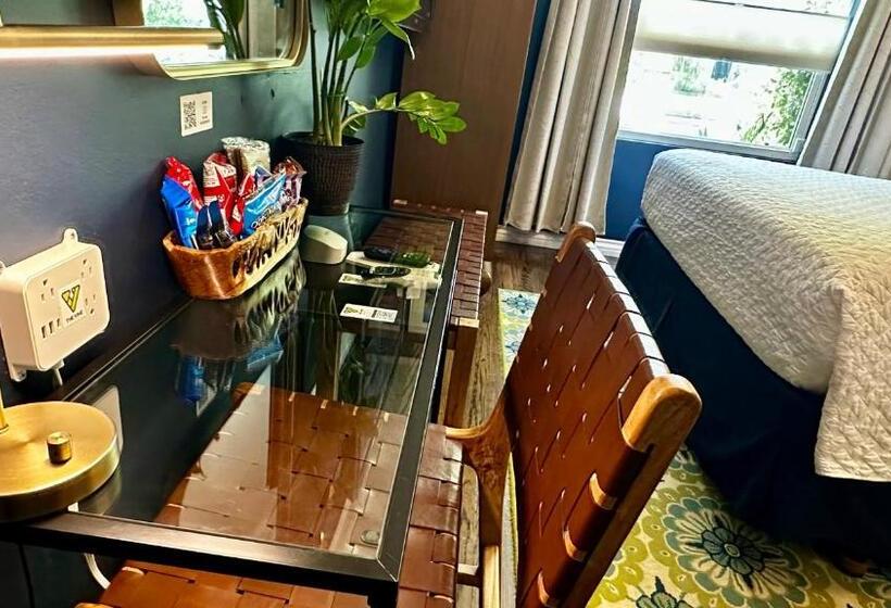 펜션 The Vine, Studio City