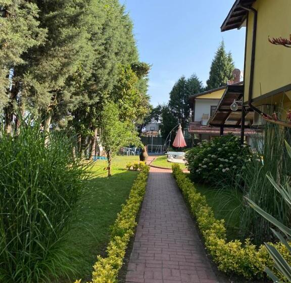 Four Season Villa Apart