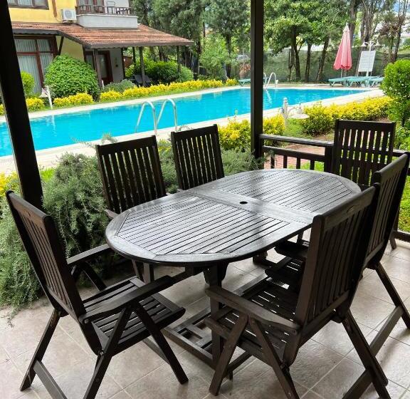 Four Season Villa Apart