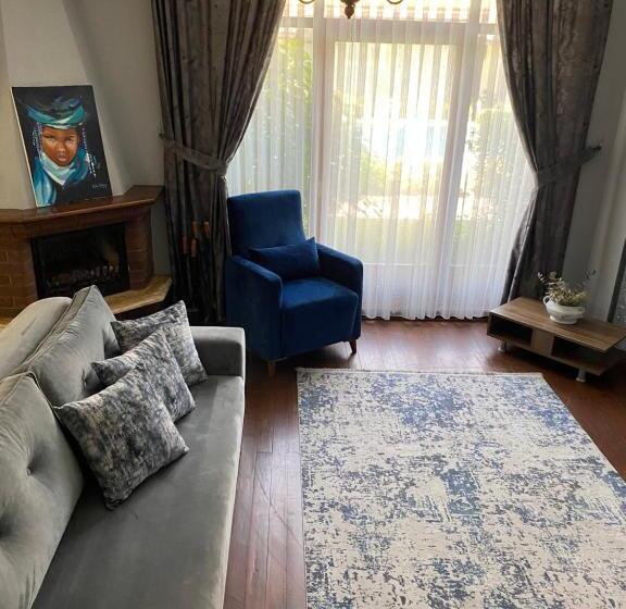 Four Season Villa Apart