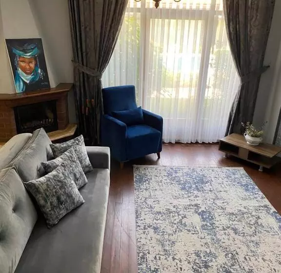 Four Season Villa Apart