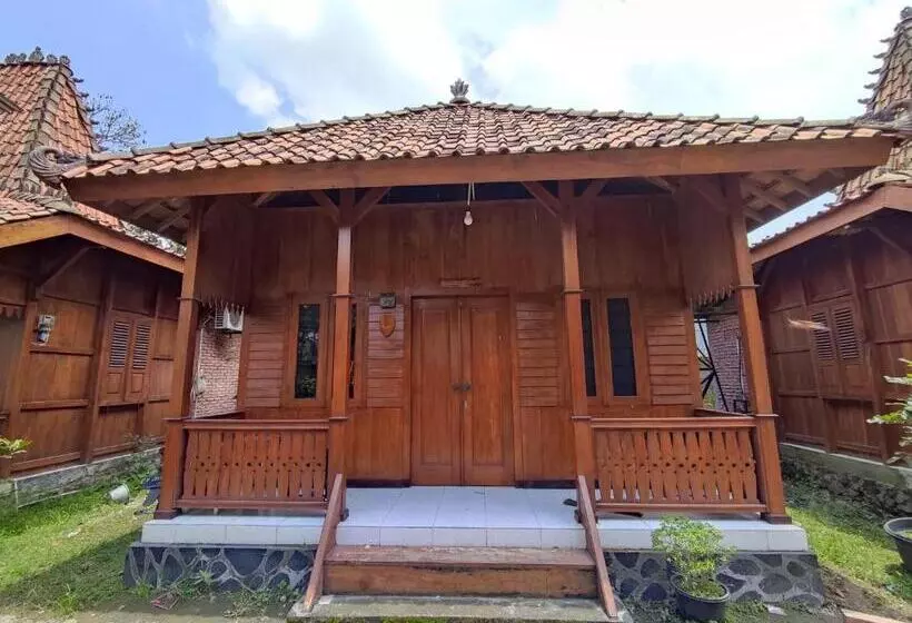 Hotelli Omah Joglo Sukorejo Redpartner