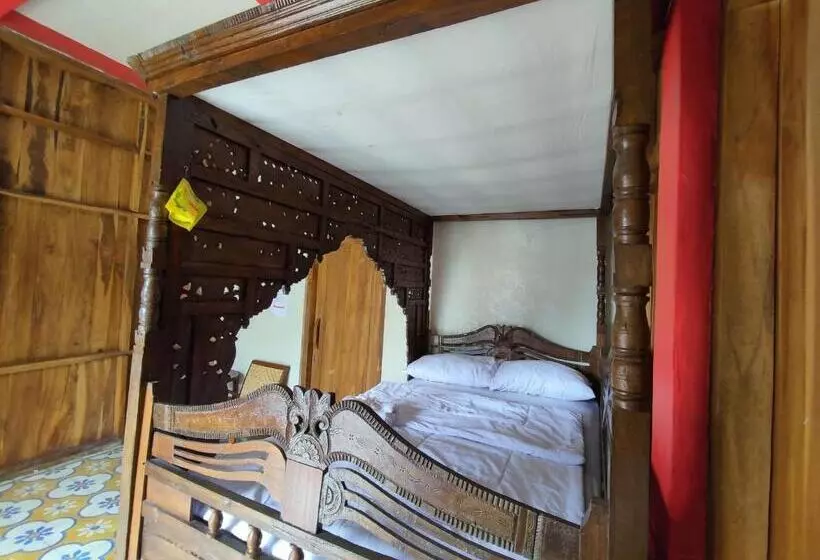 Hotelli Omah Joglo Sukorejo Redpartner