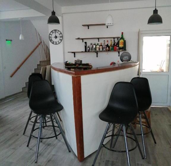 هتل Tina Guest House