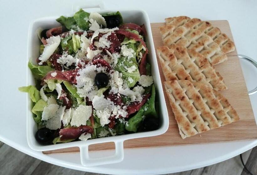 هتل Tina Guest House