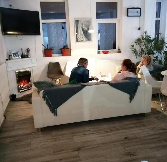 هتل Tina Guest House