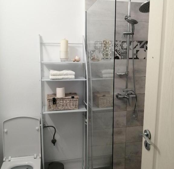 هتل Tina Guest House