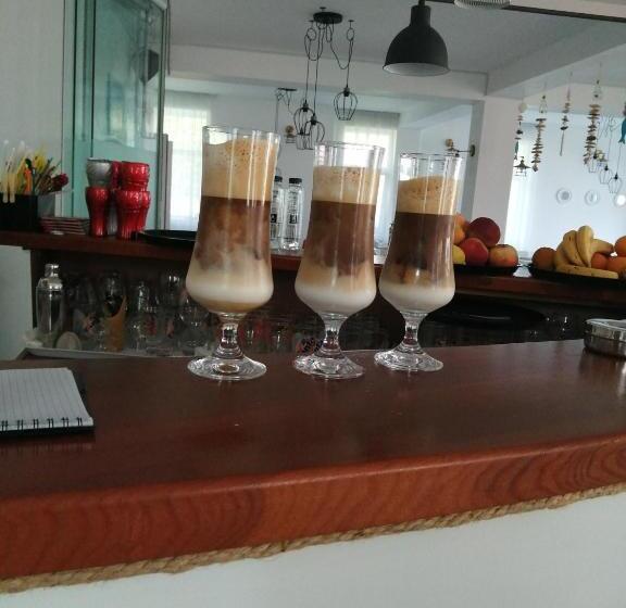 هتل Tina Guest House