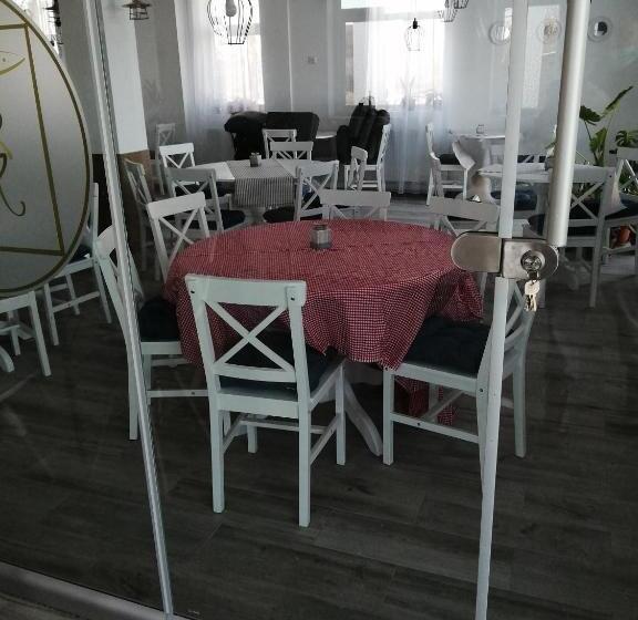 هتل Tina Guest House