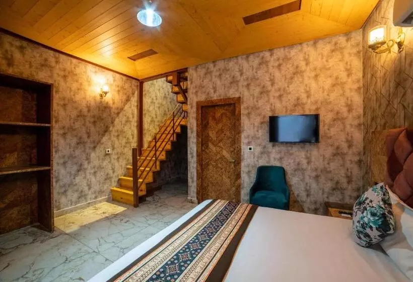 Mudras Grove Resort, Nainital