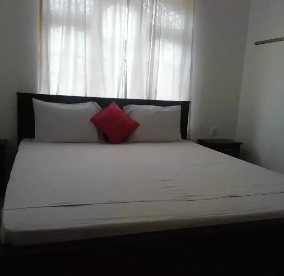 پانسیون Athena Guest House