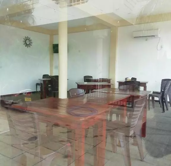 پانسیون Athena Guest House
